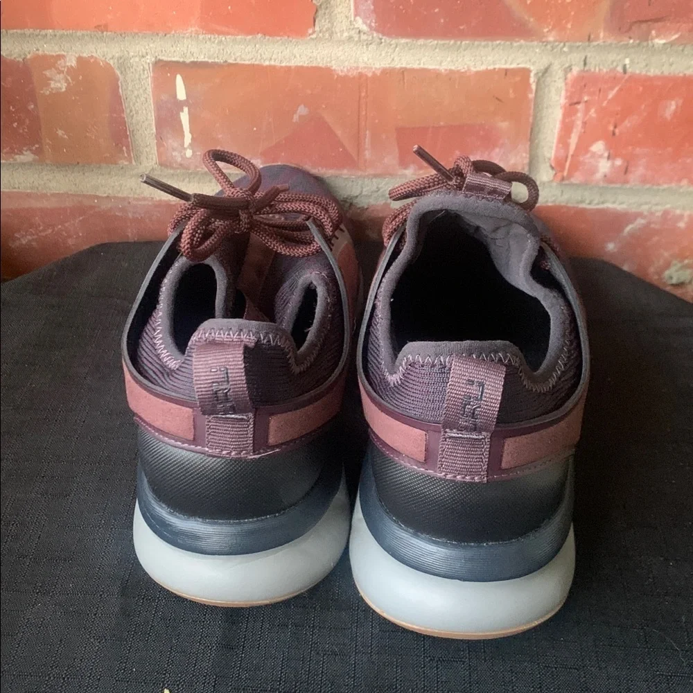 KURU Women’s Atom Sneakers, Size 7